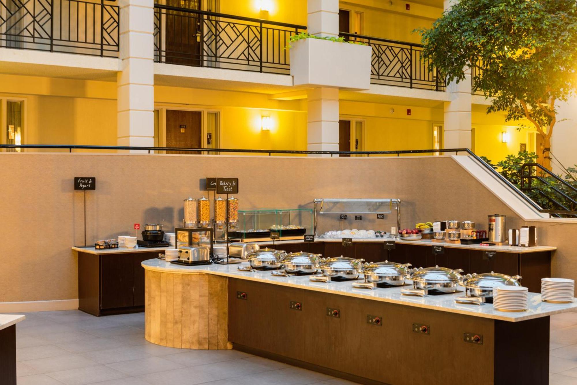 Embassy Suites By Hilton Piscataway Somerset Ngoại thất bức ảnh